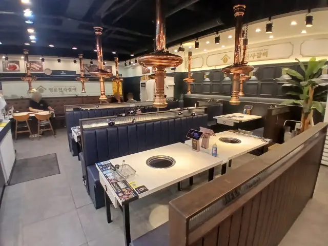 Myeongryunjinsagalbi Busansajik Branch Family Korean BBQ 3