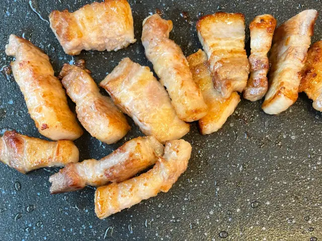 Dwaeji Gotgan Naengsam (Frozen Pork Belly) 3