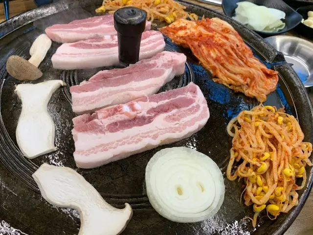 수락골 솥뚜껑 삼겹살 삼겹살 사진 2