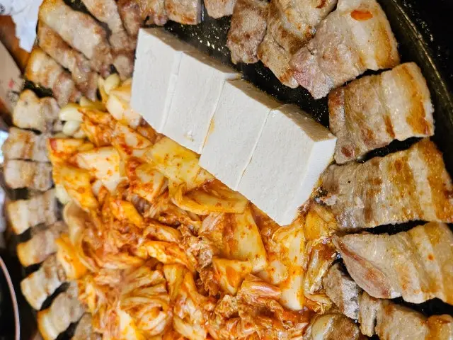 무쇠김치삼겹 신사점 가성비 사진 1