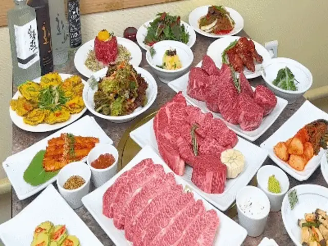 Minsohanu Geumyungro Branch Beef Sirloin (Deungsim) 2