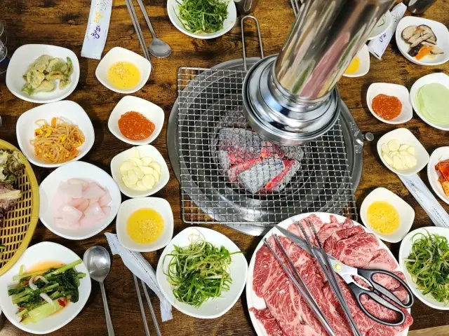 Samsamoosutbulsikdang Galbi (Korean Short Ribs) 1