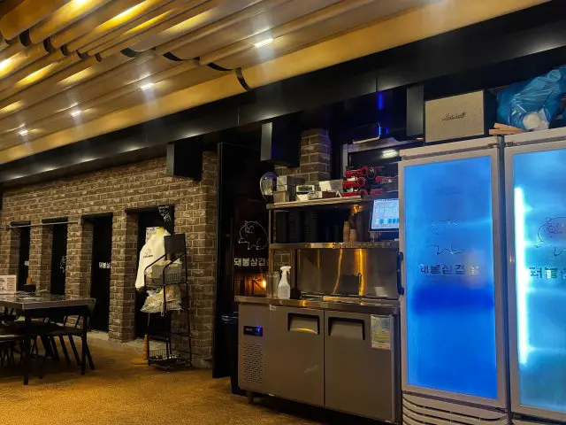Dwaebongsamgyeopsal Daehakro店 写真 3