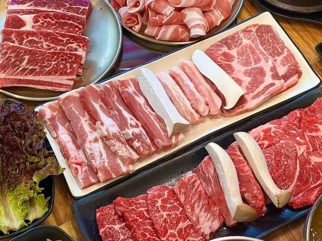 Manseokgogijip Bulgwangyeok Branch Galbi (Korean Short Ribs) 1