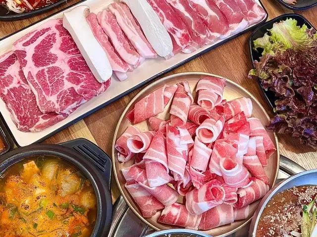 Manseokgogijip Bulgwangyeok Branch Galbi (Korean Short Ribs) 2
