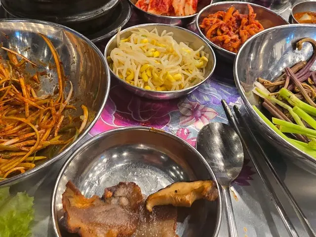 Yeokbukjip Jangjidong Branch Naengsam (Frozen Pork Belly) 2