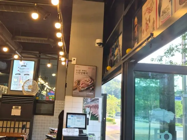 Yeokbukjip Jangjidong Branch Naengsam (Frozen Pork Belly) 3
