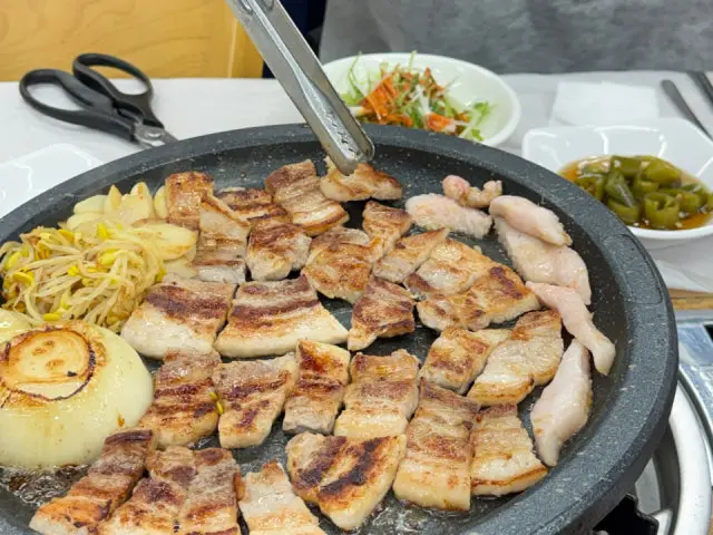 꿀돼지돌판구이 사진 1