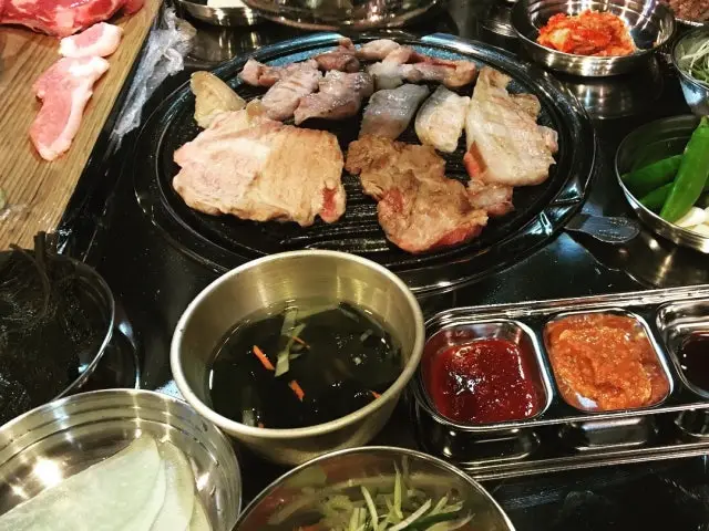 Donjumyeondwaeji 老舗焼肉 1