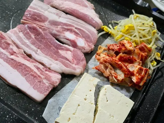 Sulmeokneunheukdwaeji 照片 2