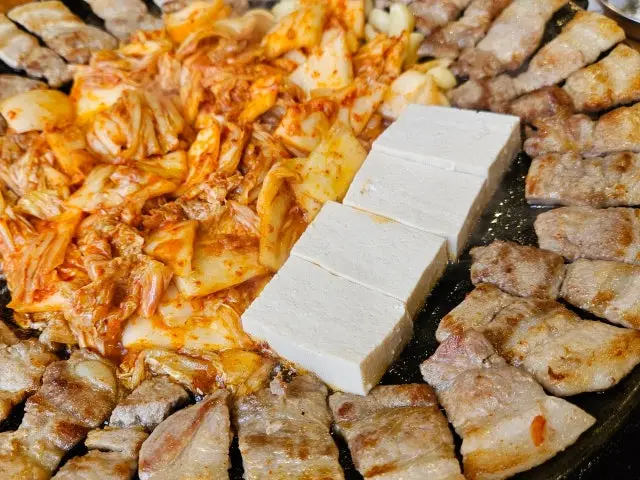 무쇠김치삼겹 홍대점 가성비 사진 1
