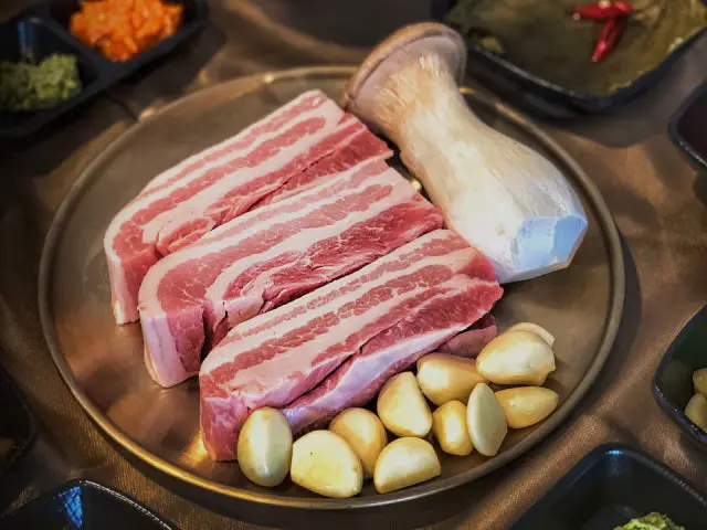 Gogirogalge Yukhoe (Korean Beef Tartare) 2