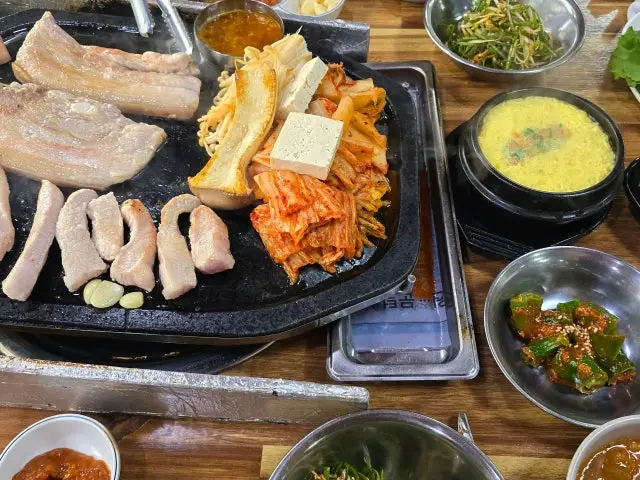 Mannyeonttongdwaeji 老字号烤肉 1