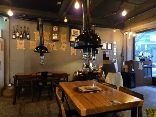 Bareundwaeji Gyeongseongdaebugyeongdae Main Branch Old-School Korean BBQ 3