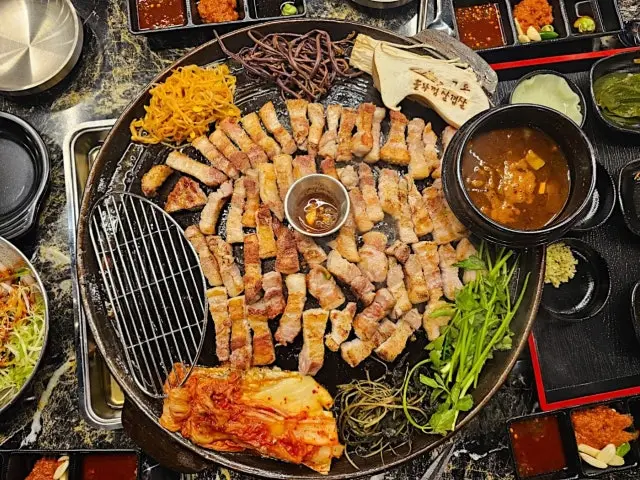 Gyodongsotttukkeongsamgyeopsal Gangreungponam店 松阪豬 1