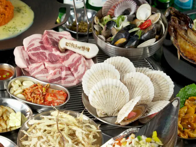 Yeontanuijeongseok Cheongrakeonaelebinyu Branch Yukhoe (Korean Beef Tartare) 2