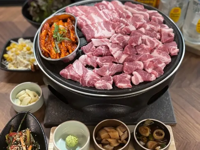 Kkomoksal Geoje Sajik Jikyeong Branch Galbi (Korean Short Ribs) 2