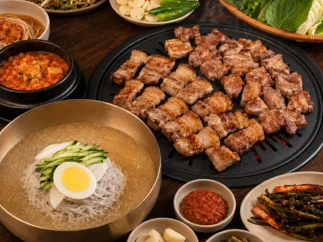 Kkundon Sutbulgalbi Yeongtongyeok Branch Galbi (Korean Short Ribs) 1