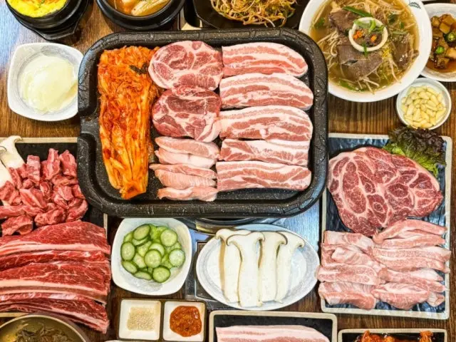 Gogiebanhada Yeongdeungpoyeok Branch Udae Galbi (Giant Beef Short Rib) 2