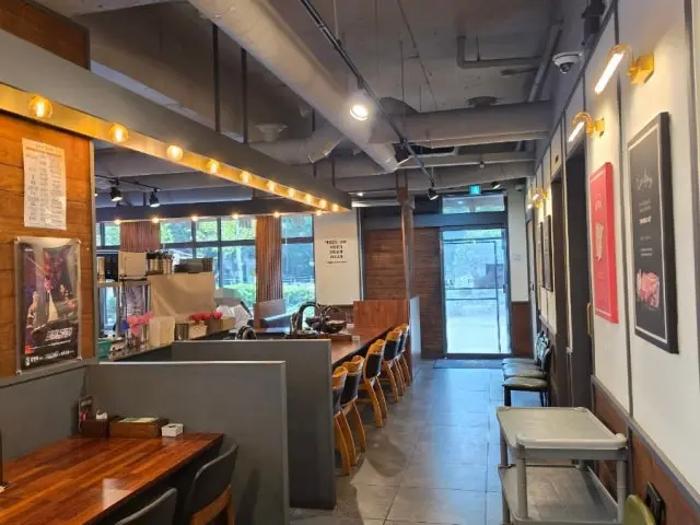 Gimhyeongjegogiuicheolhak Changwonsangnam Branch Korean Beef BBQ (Hanwoo) 3