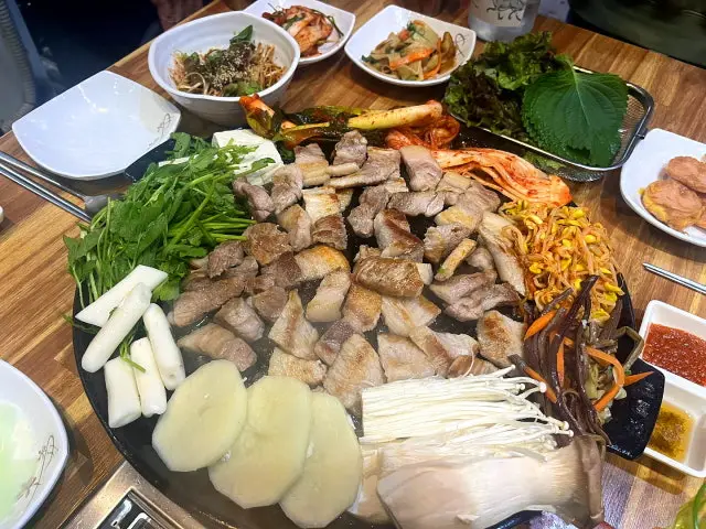 Joseonmusoesamgyeopsal Korean BBQ for Groups 2
