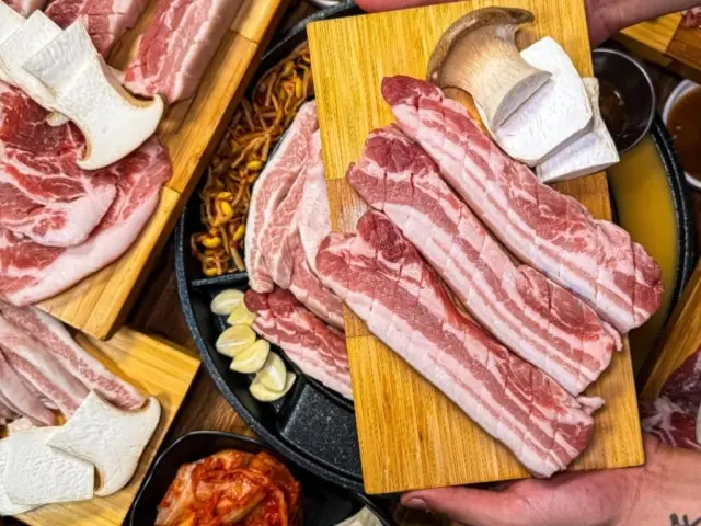 Gayang Jeju Mat Dwaeji サムギョプサル 2