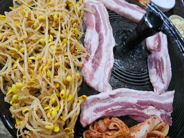 Sotttukkeongjanchisamgyeopsal Photos 2