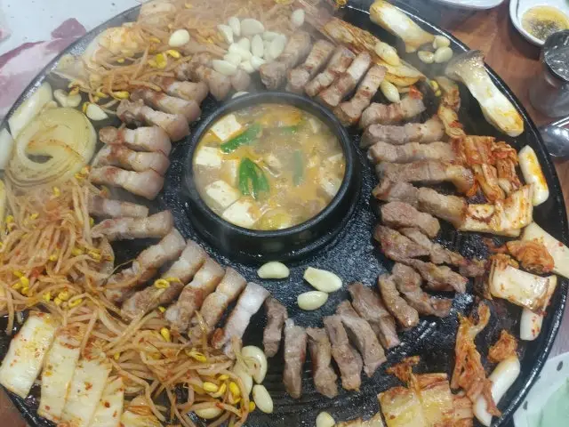 Jeonseoluisotttukkeongsaengsamgyeopsal 五花肉烤肉 1