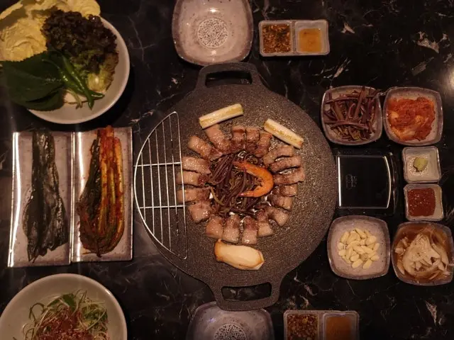 Uyeon Geu Gogitjip Moksal (Pork Neck) 1