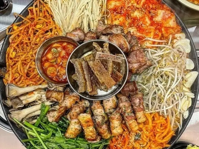 Dwaetongryeong Suwonyeok Branch Korean BBQ for Groups 2
