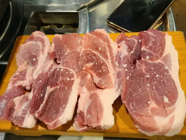 Eiseudonsutdolsaenggogihomaesiljeom Korean BBQ 1