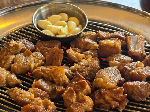Heungbugolsutbuldwaejigalbi Old-School Korean BBQ 2