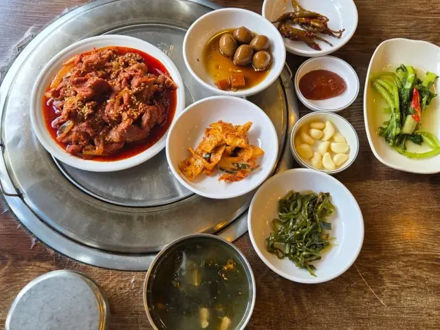 Heungbugolsutbuldwaejigalbi Old-School Korean BBQ 3