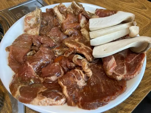Neulpureunsutbulgalbi Photos 2