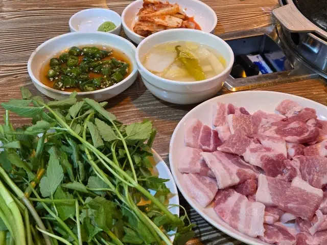 Guseoyetnalsamgyeopsal Galbi (Korean Short Ribs) 1