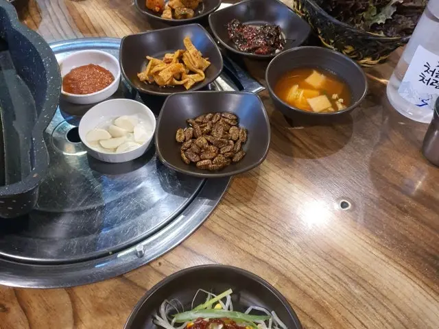 Dwaejisaenggak Chulbal店