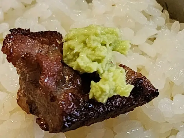 Dwaejisaenggak Chulbal店 烤肉 2