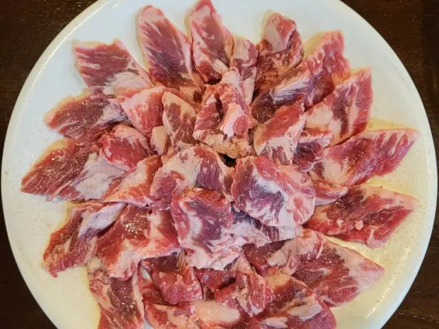 Mudeungsanchamsutgalbi Galbi (Korean Short Ribs) 2
