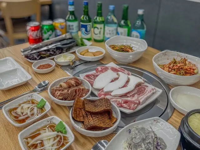 Myeonggasujedwaejigalbimilmyeonjeonmunjeom Galbi (Korean Short Ribs) 2