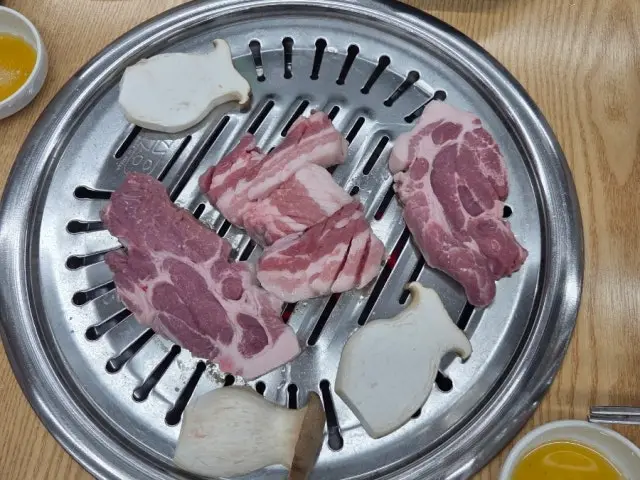 Myeonggasujedwaejigalbimilmyeonjeonmunjeom Galbi (Korean Short Ribs) 3