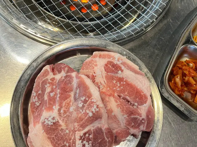 황금돼지껍띠 삼겹살 사진 2