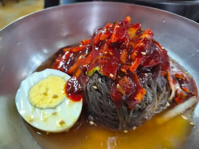 Dwaejihanmadang Sinjeong Main Branch Old-School Korean BBQ 3