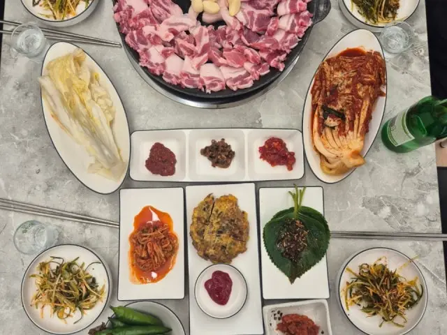 흑돼지와 한우 사진 2
