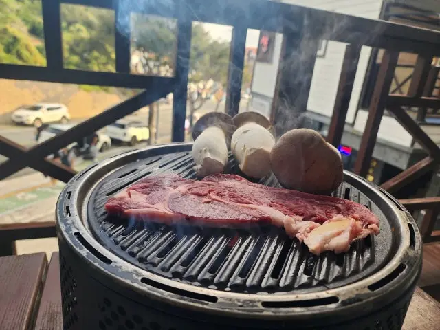 Busanchuksannonghyeop Hanupeuraja Hadan Branch Hanwoo (Korean Beef) 3