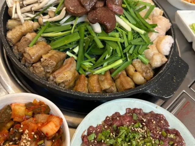 Byeokdolgopchang Bongmyeong店 烤肉 1