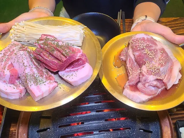Samhwanchuksan Ogyeopsal (Skin-On Pork Belly) 2