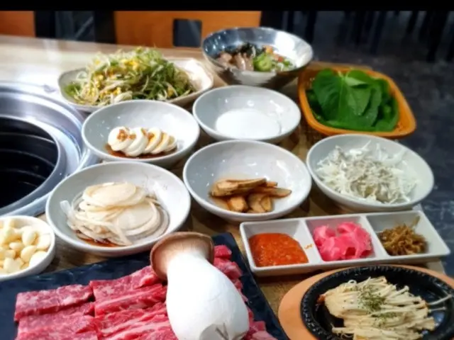Gukgadaepyogeupchuksanmulsenteo Galbisal (Beef Rib Fingers) 1