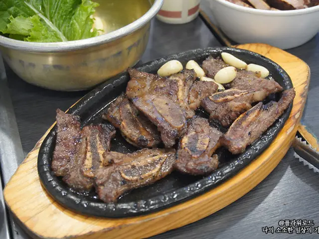 Dwaejikkumnaembijjim Yujin Main Branch Beef Galbi 3