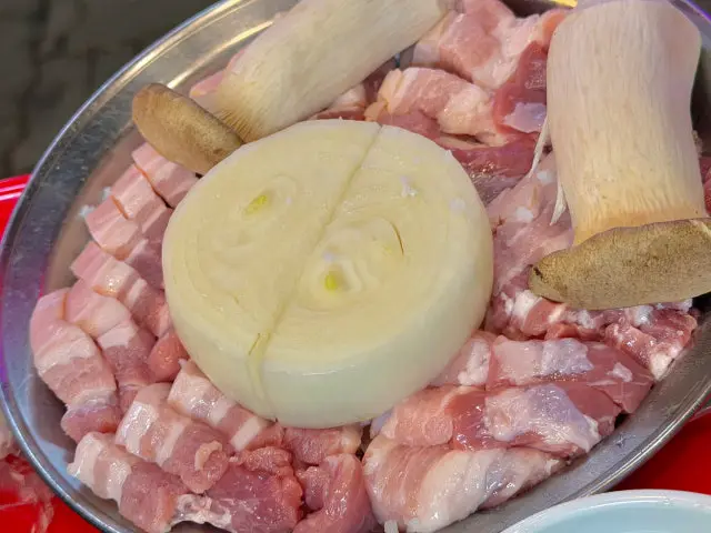 Tongdwaejijip Galmaegisal (Pork Skirt) 2
