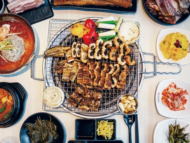 Myeongryunjinsagalbi Suwoningye店 韓式烤排骨 2